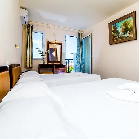 Ambrosia Aparthotel 2*